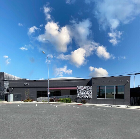 3644 Eastham Dr, Culver City, CA à louer - Photo de l’immeuble – Image 1 sur 18