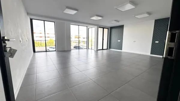 Bureau dans Perpignan à louer - Photo de l’immeuble – Image 2 sur 4