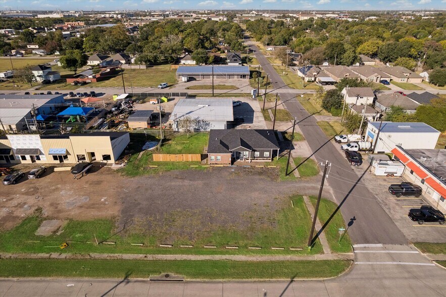 902 S Broadway St, La Porte, TX à vendre - Photo de l’immeuble – Image 2 sur 26