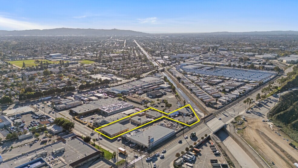 West Covina Industrial Complex portefeuille de 3 biens à vendre sur LoopNet.fr - Photo de l’immeuble – Image 2 sur 19