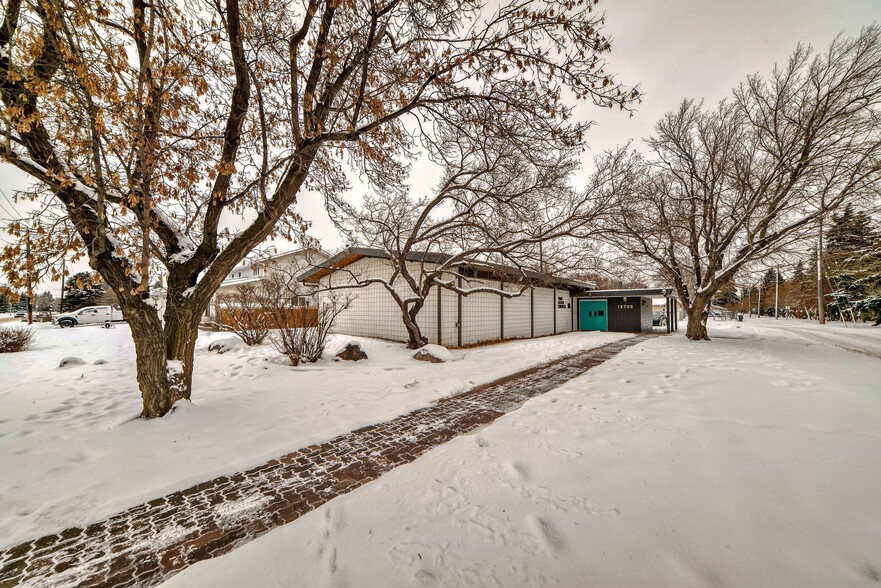12703 109 St NW, Edmonton, AB à vendre - Photo de l’immeuble – Image 3 sur 25