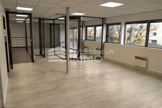 Plus de détails pour Bureau à vendre