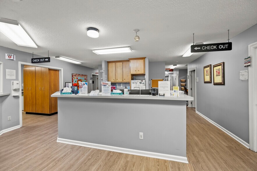 1940 Briarwood Dr, Hickory, NC à vendre - Photo de l’immeuble – Image 2 sur 6