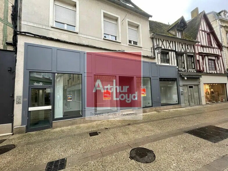 Local commercial dans Sens à vendre - Photo de l’immeuble – Image 1 sur 3
