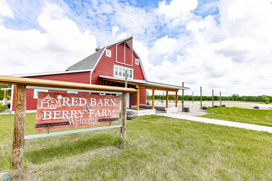 16305 57th St SE, Kindred, ND à vendre - Photo principale – Image 1 sur 99