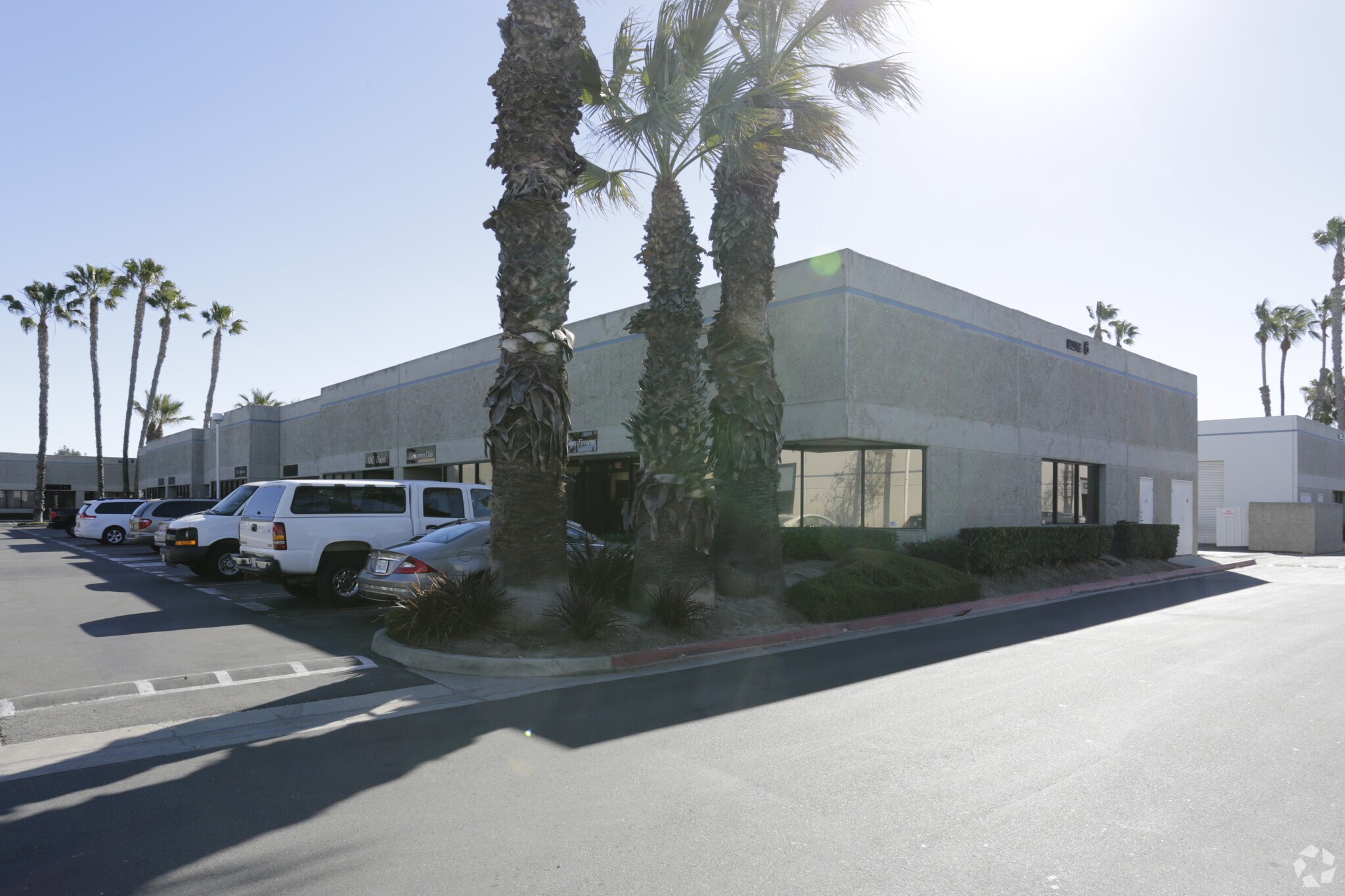 17150 Newhope St, Fountain Valley, CA à louer Photo de l’immeuble– Image 1 sur 6