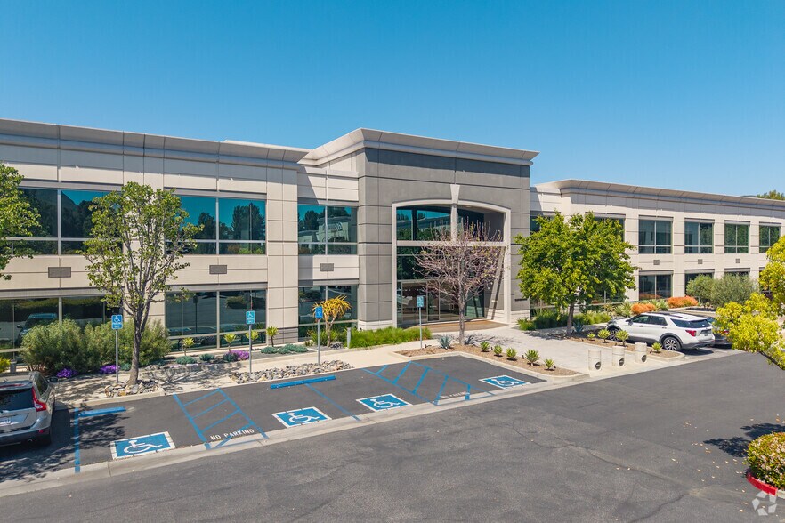 31111 Agoura Rd, Westlake Village, CA à louer - Photo de l’immeuble – Image 1 sur 17