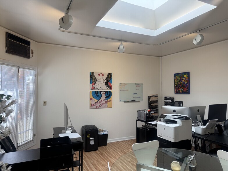 5320 E 2nd St, Long Beach, CA à louer - Photo de l’immeuble – Image 2 sur 7