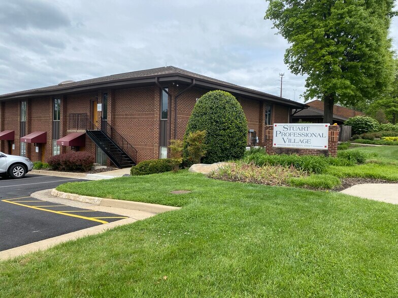 106 Elden St, Herndon, VA à louer - Photo de l’immeuble – Image 2 sur 8