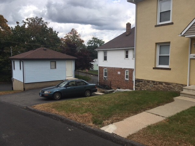 52 Colony St, Bristol, CT à vendre - Photo de l’immeuble – Image 3 sur 25