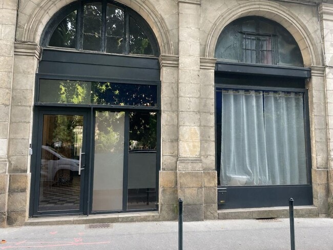 Plus de détails pour Bureau, Local commercial à louer