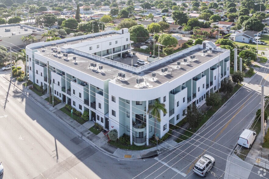 710 E 9th St, Hialeah, FL à louer - Photo de l’immeuble – Image 3 sur 4
