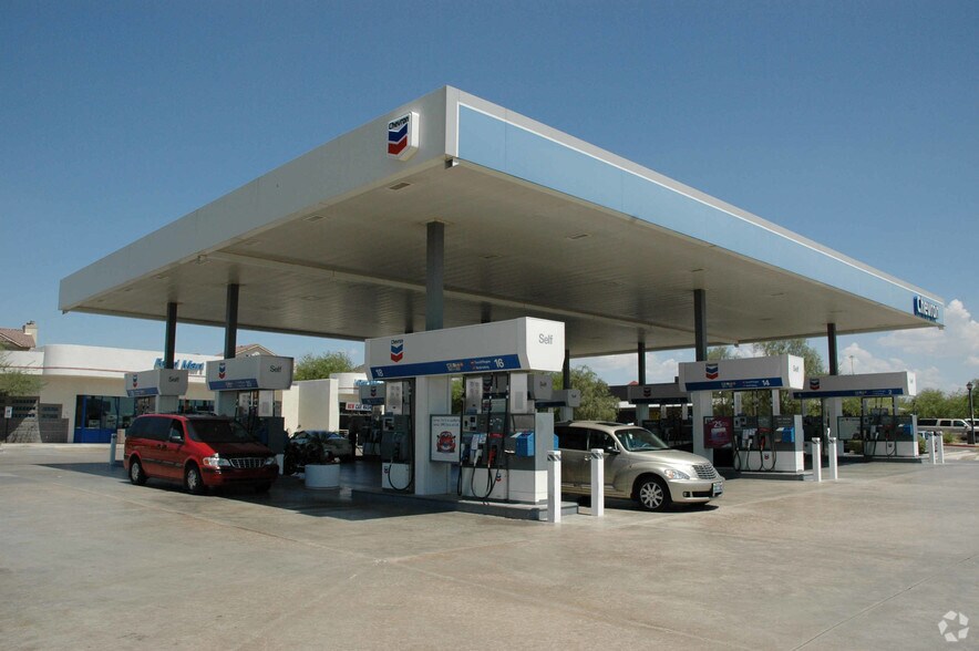 5002 E Chandler Blvd, Phoenix, AZ à louer - Photo principale – Image 1 sur 6