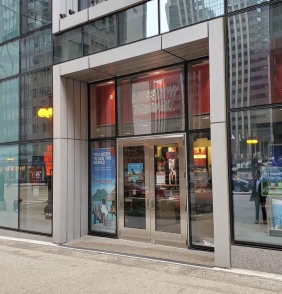 200 N Michigan Ave, Chicago, IL à louer - Photo de l’immeuble – Image 2 sur 6