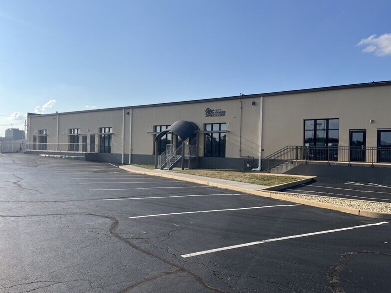 1201 Hanley Industrial Ct, Brentwood, MO à vendre - Photo de l’immeuble – Image 3 sur 10