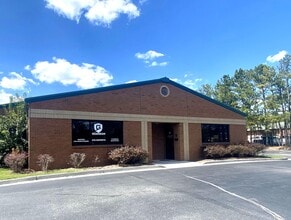 683 Henderson Dr, Cartersville, GA à louer Photo de l’immeuble– Image 1 sur 9