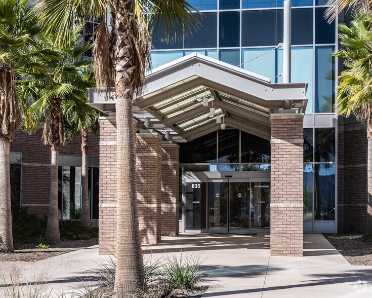 835 Highland Springs Ave, Beaumont, CA à louer - Photo de l’immeuble – Image 3 sur 5