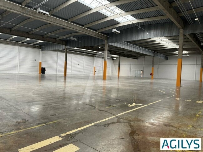 Plus de détails pour 27 Rue Des Cerisiers, Lisses - Industriel/Logistique à louer