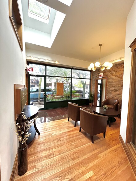 613 W Briar Pl, Chicago, IL à louer - Photo de l’immeuble – Image 3 sur 5