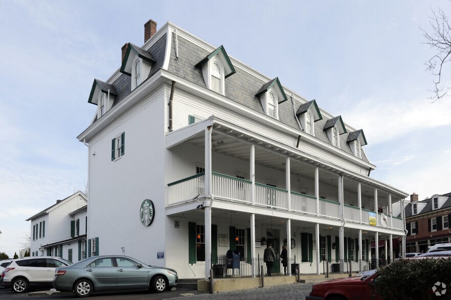 10 N Main St, Doylestown, PA à louer - Photo principale – Image 2 sur 9