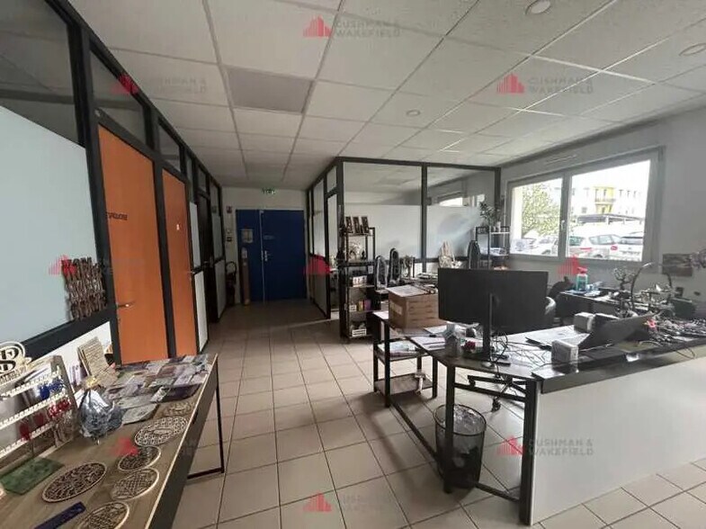 Bureau dans Quetigny à louer - Photo de l’immeuble – Image 3 sur 4