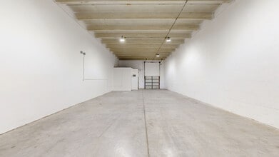 7506-7560 NW 70th St, Miami, FL à louer Numérisation 3D Matterport– Image 1 sur 5