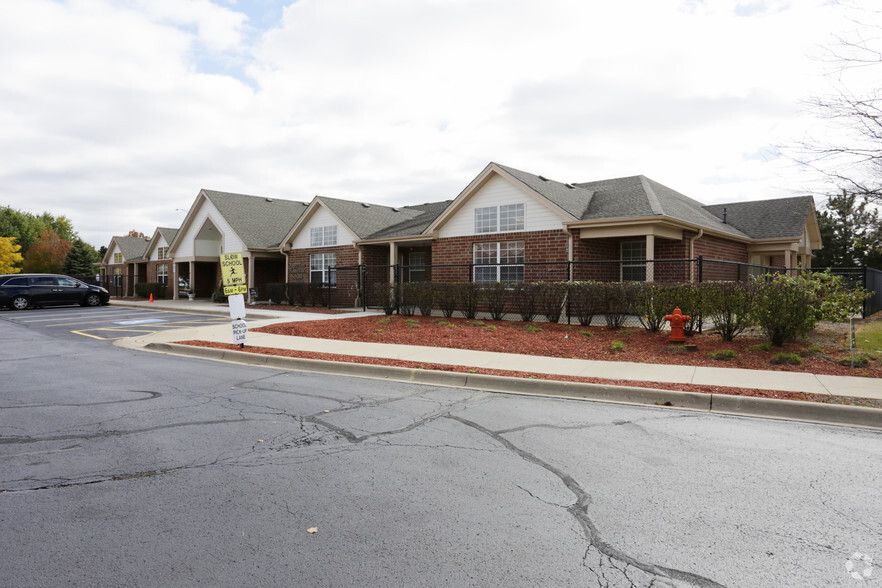 2936 Artesian Rd, Naperville, IL à louer - Photo principale – Image 1 sur 3