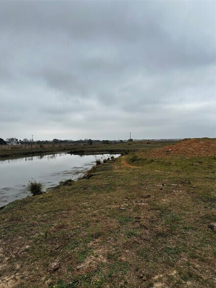 Roesler Rd, Needville, TX à vendre - Photo de l’immeuble – Image 3 sur 3