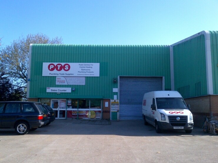 Blenheim Rd, Epsom à louer - Photo de l’immeuble – Image 2 sur 2