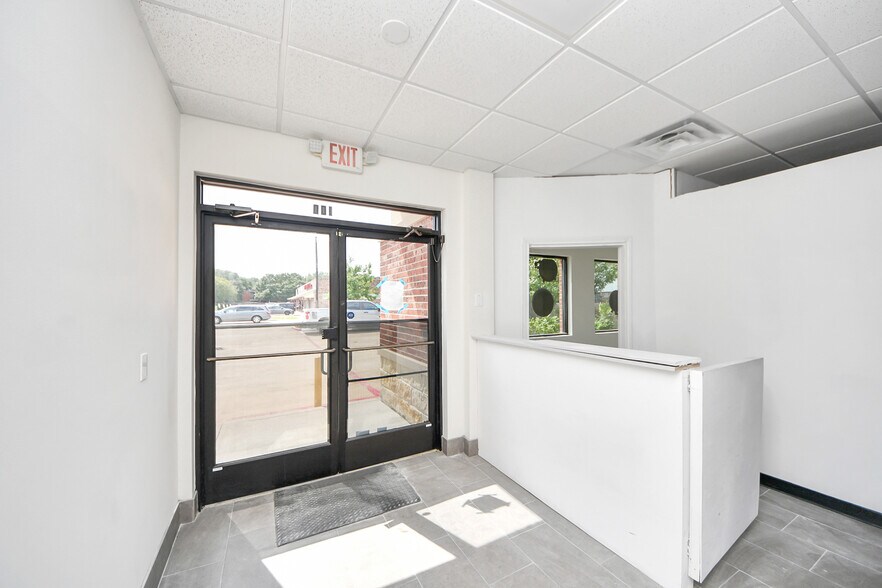 2117 Lamar Dr, Richmond, TX à louer - Hall d’entrée – Image 3 sur 30