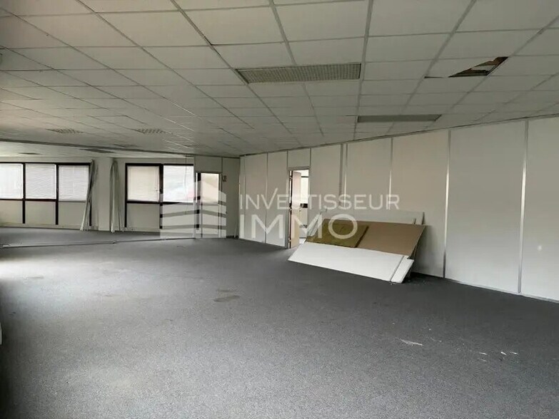Bureau dans Champs-sur-Marne à louer - Photo de l’immeuble – Image 1 sur 7