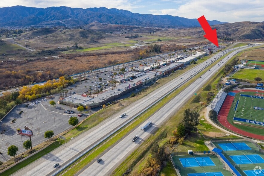 17600 Collier Ave, Lake Elsinore, CA à vendre - Aérien – Image 2 sur 4