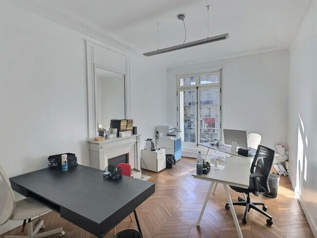 Plus de détails pour 130 Rue De La Pompe, Paris - Bureau à louer