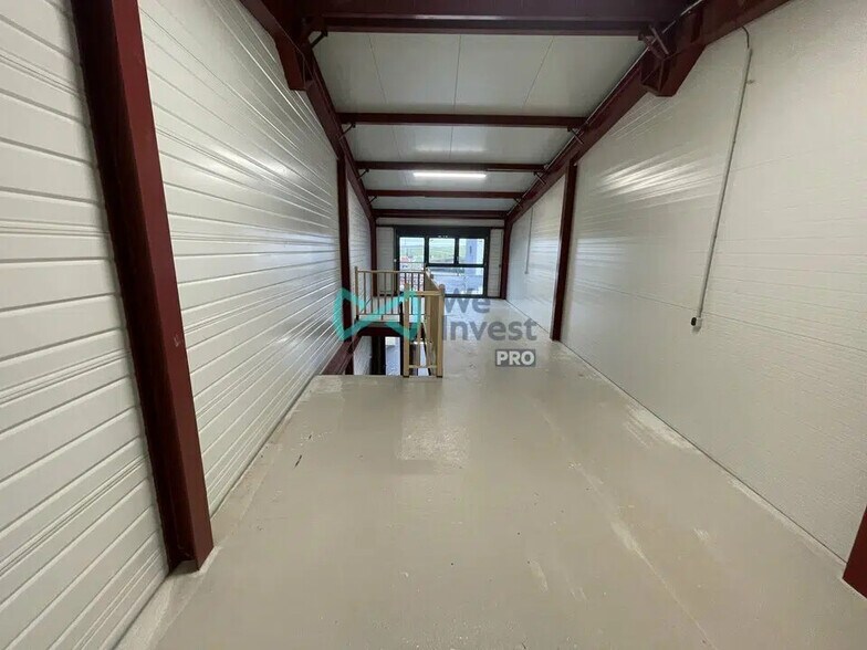Local d’activités dans Gueux à louer - Photo de l’immeuble – Image 3 sur 6