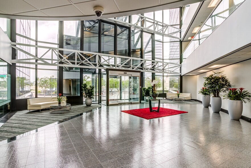 11757 Katy Fwy, Houston, TX à louer - Hall d’entrée – Image 3 sur 10