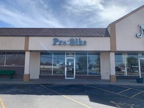 5804-5814 NW 63rd St, Oklahoma City, OK à louer Photo de l’immeuble– Image 1 sur 5