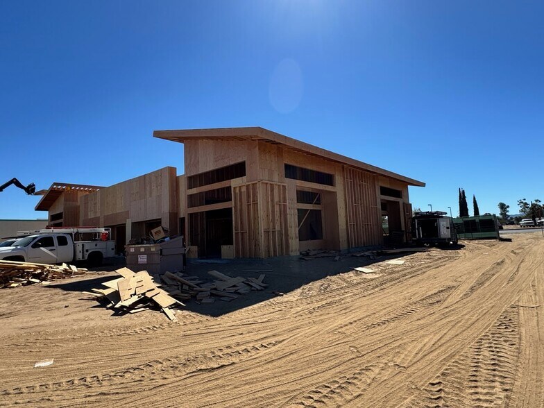 15634 Main St, Hesperia, CA à vendre - Photo de l’immeuble – Image 3 sur 10