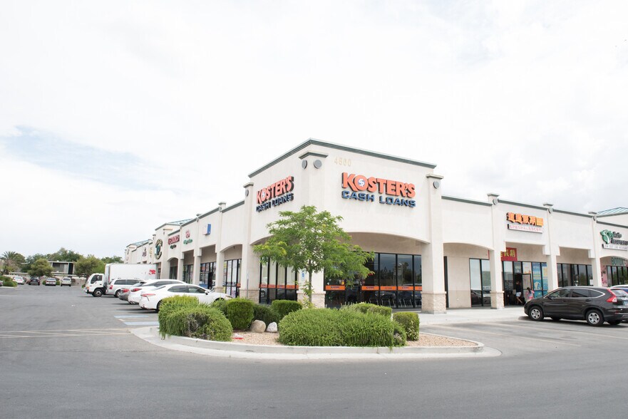 4840 W Desert Inn Rd, Las Vegas, NV à louer - Photo de l’immeuble – Image 3 sur 5