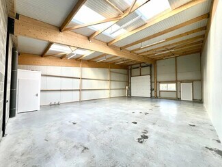 Plus de détails pour Local d'activités à louer