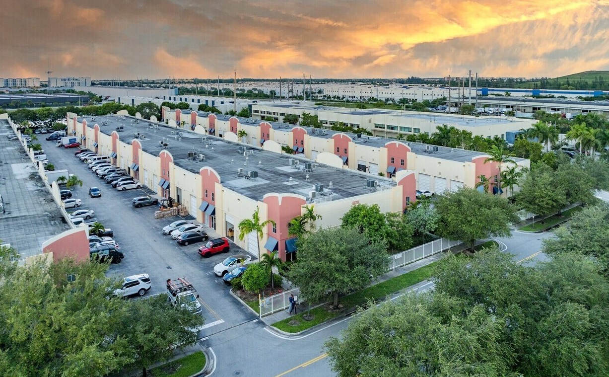 6020 NW 99th Ave, Doral, FL à louer Photo principale– Image 1 sur 6