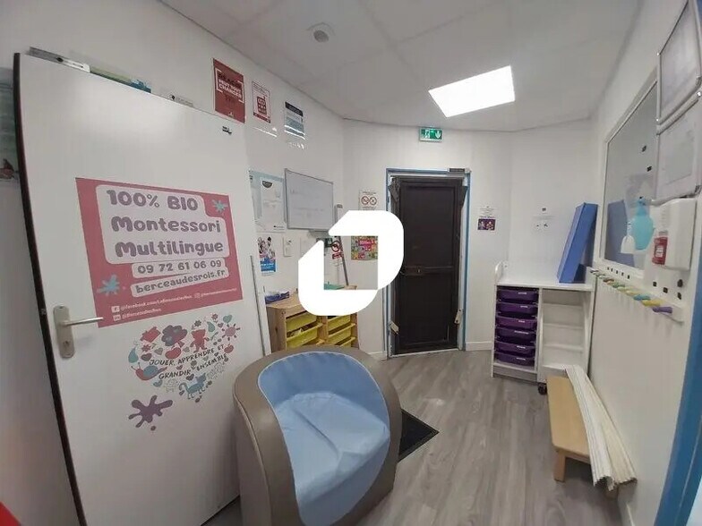 Bureau dans Trappes à vendre - Photo de l’immeuble – Image 2 sur 8