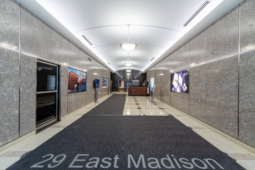 29 E Madison St, Chicago, IL à louer - Hall d’entrée – Image 2 sur 9