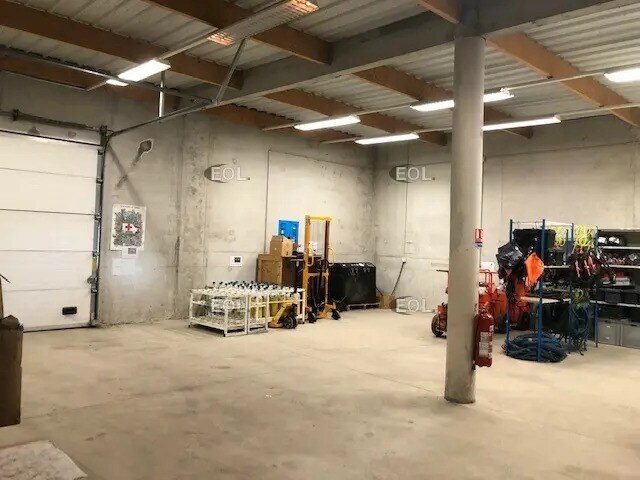 Plus de détails pour Local d'activités à louer