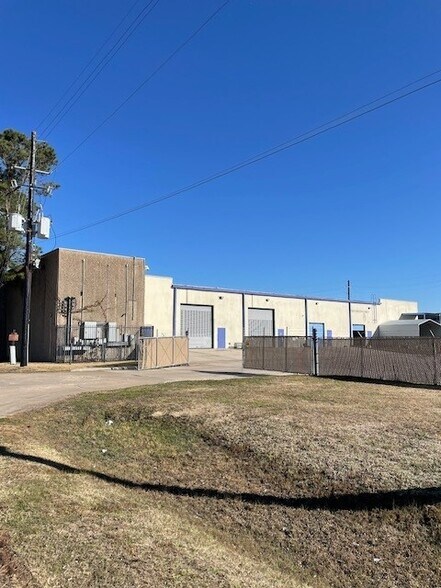 18120 Ammi Trl, Houston, TX à louer - Photo de l’immeuble – Image 2 sur 12