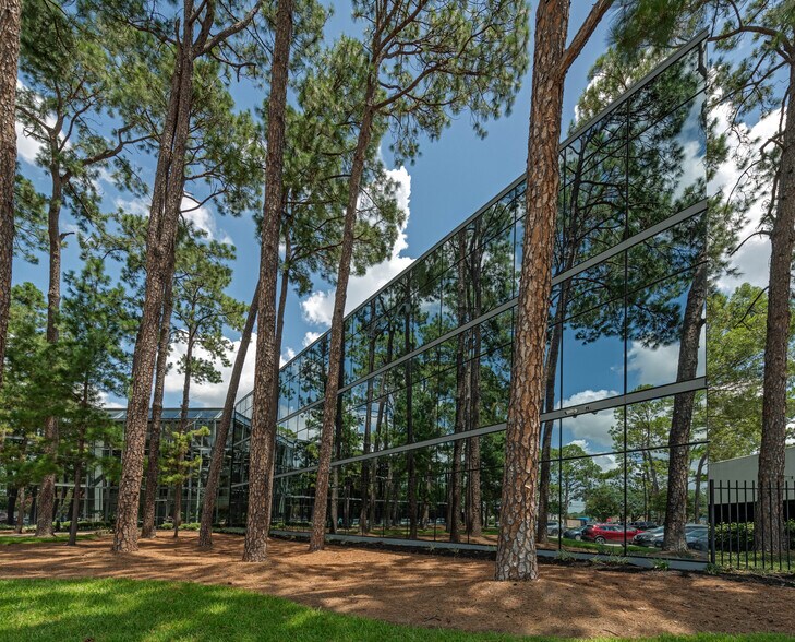 15990 N Barkers Landing Rd, Houston, TX à louer - Photo de l’immeuble – Image 2 sur 18