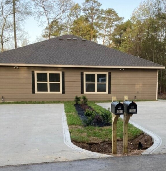 15685 Pecan Dr, Montgomery, TX à vendre - Photo principale – Image 1 sur 1