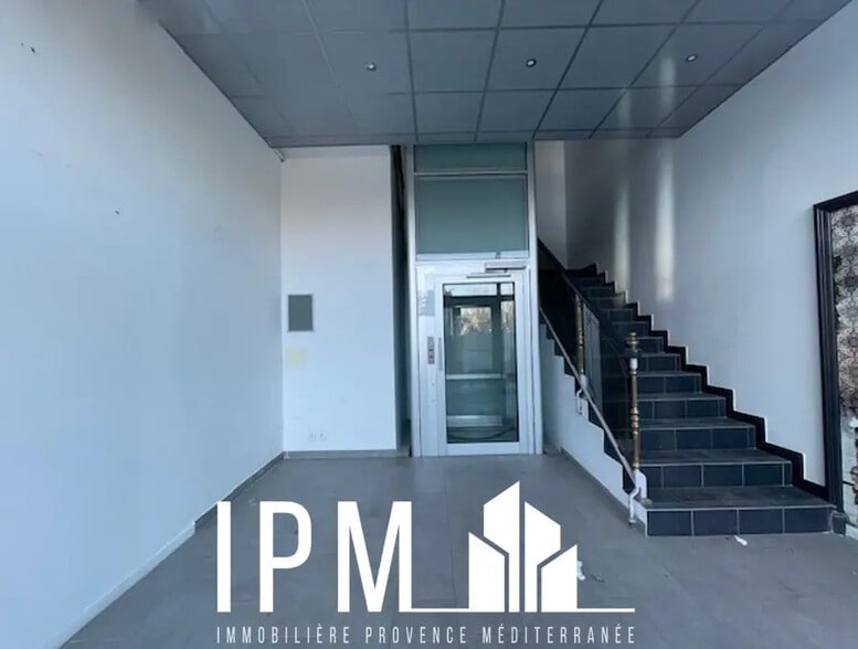 35 Rue Albert Einstein, Aix-en-Provence à louer - Photo de l’immeuble – Image 2 sur 6