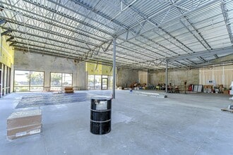 10770 N 46th, Tampa, FL à louer Photo de l’immeuble– Image 1 sur 8