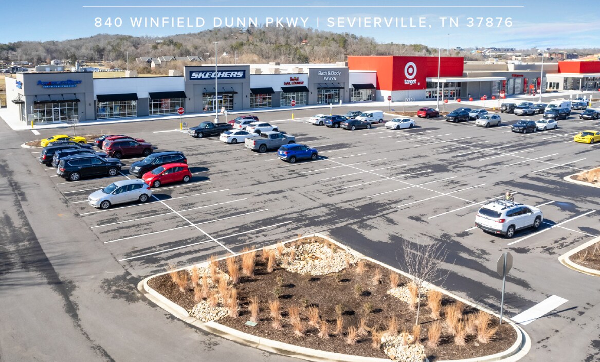 840 Winfield Dunn Pkwy, Sevierville, TN à louer Photo de l’immeuble– Image 1 sur 6