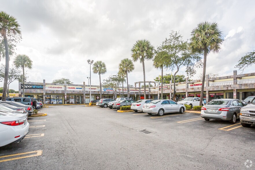 16764-16800 NW 67th Ave, Hialeah, FL à louer - Photo de l’immeuble – Image 2 sur 4